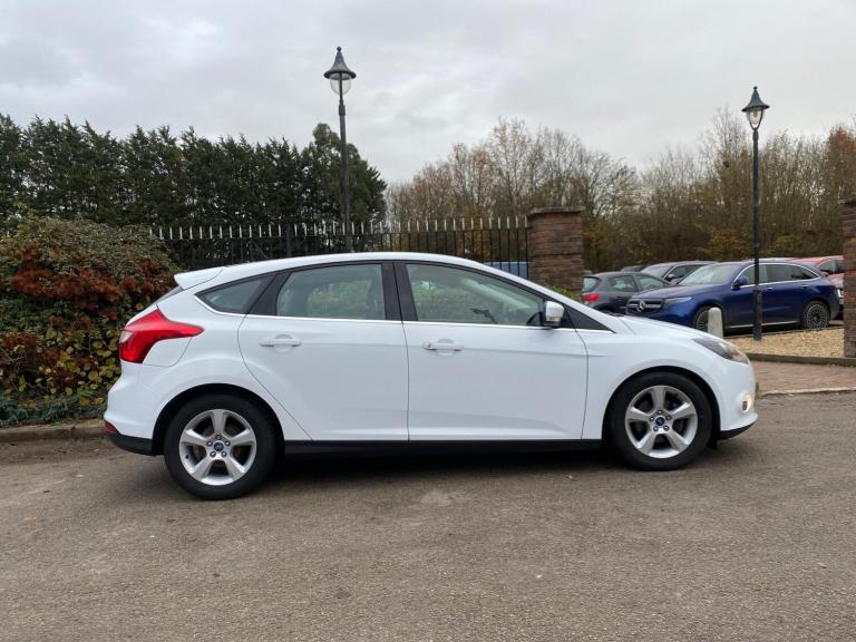2014 Ford Focus 1.0 EcoBoost Zetec Navigator 5dr HATCHBACK PETROL Manual