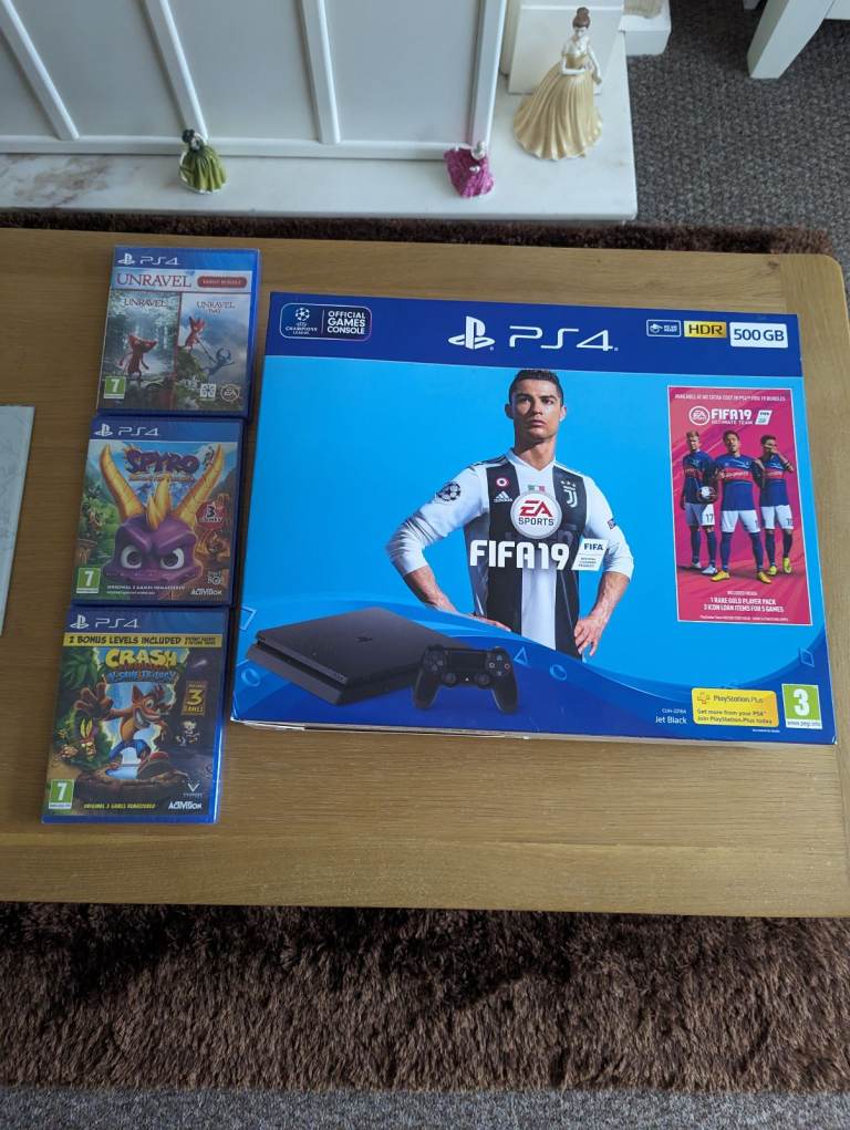 Playstation4 & 4 games 