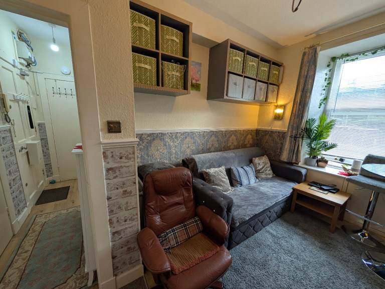 Charming 1-Bedroom City-Centre Flat – Available Now!