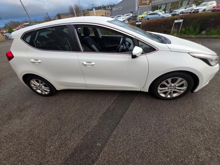 2015 Kia Ceed 1.6 CRDi 2 5dr Auto HATCHBACK Diesel Automatic