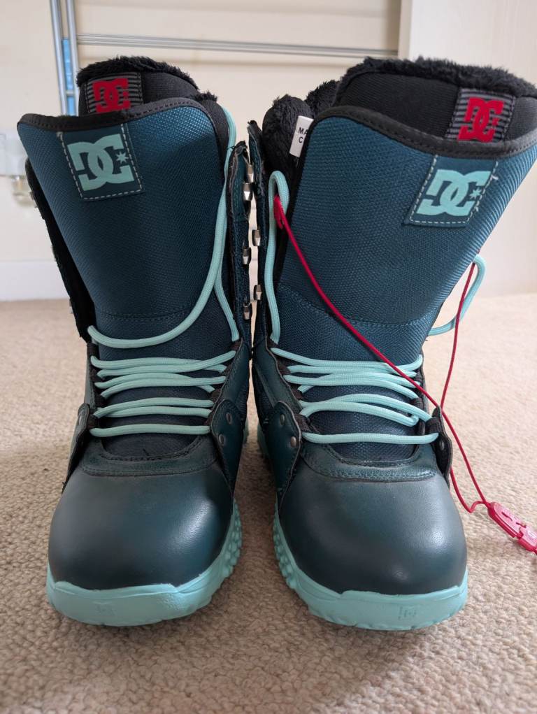 Dc snowboarding boots size 7