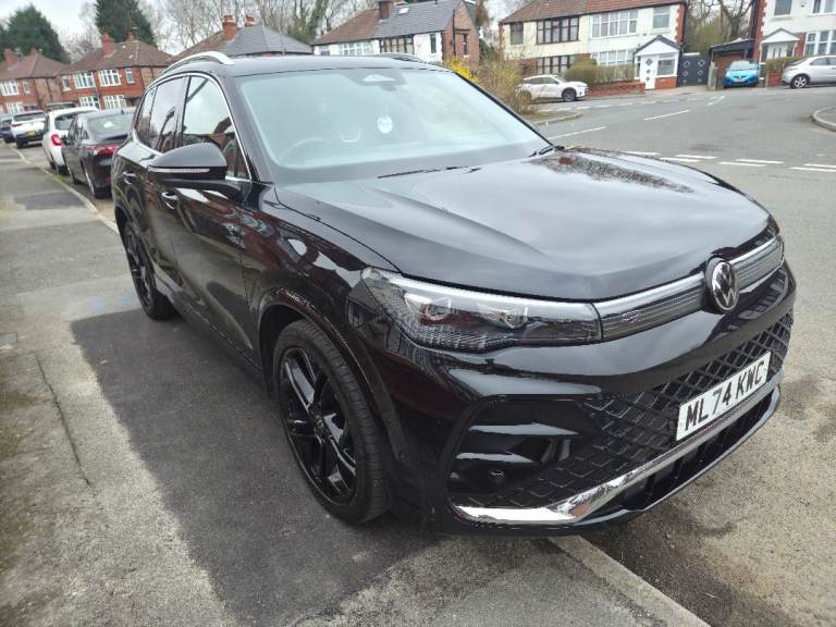 Volkswagen Tiguan R-Line Black Edition – Pan Roof – Low Mileage – Stunning Spec