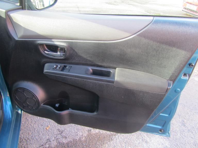 TOYOTA YARIS 1.3 Dual VVT-i TR 2012