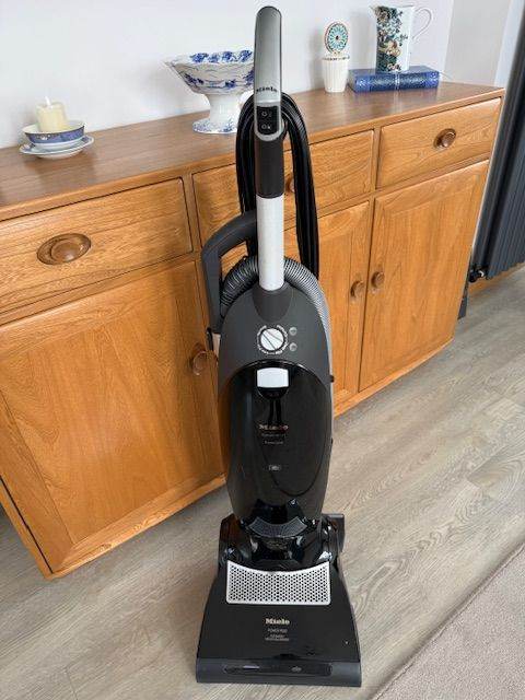 Miele upright vacuum cleaner - used in 2nd home so very rarely used.  Powerful cleaning!