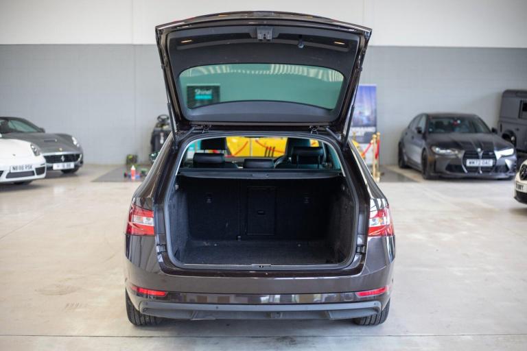 2016 Skoda Superb 2.0 TDI CR SE Technology 5dr ESTATE DIESEL Manual