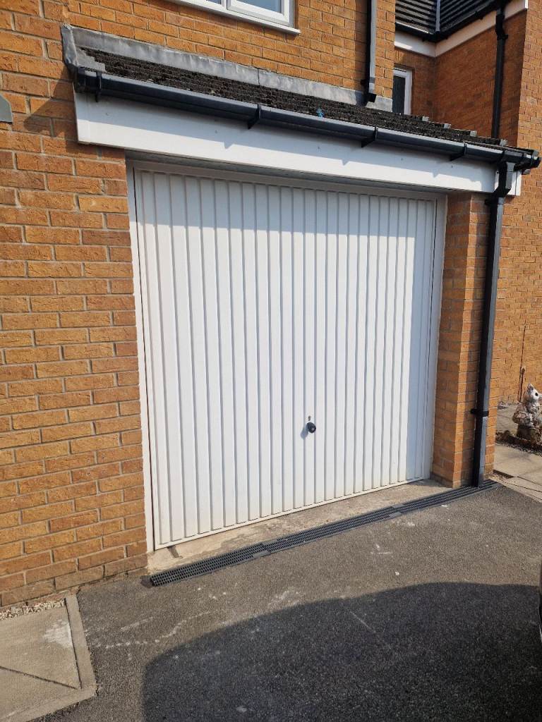 Electric garage door