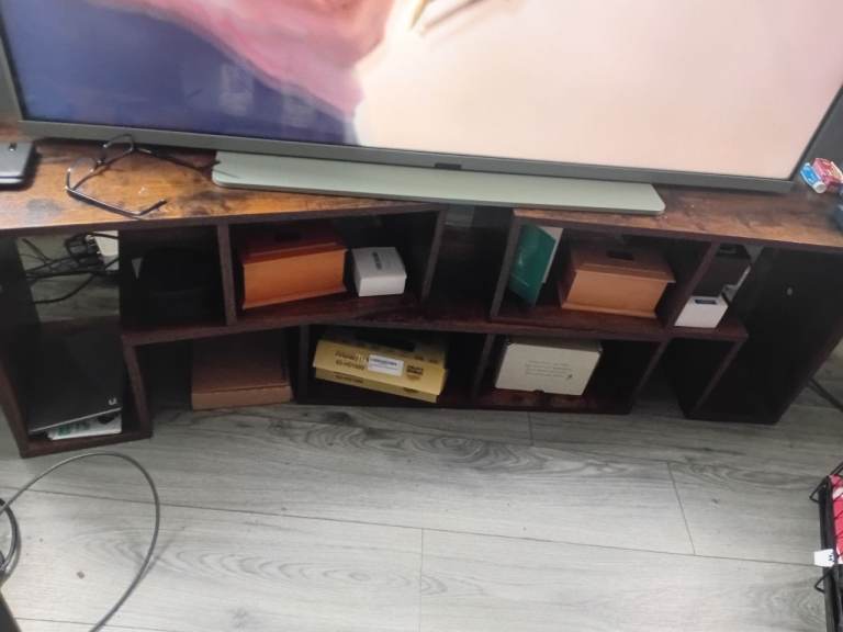 Tv stand grab a barging