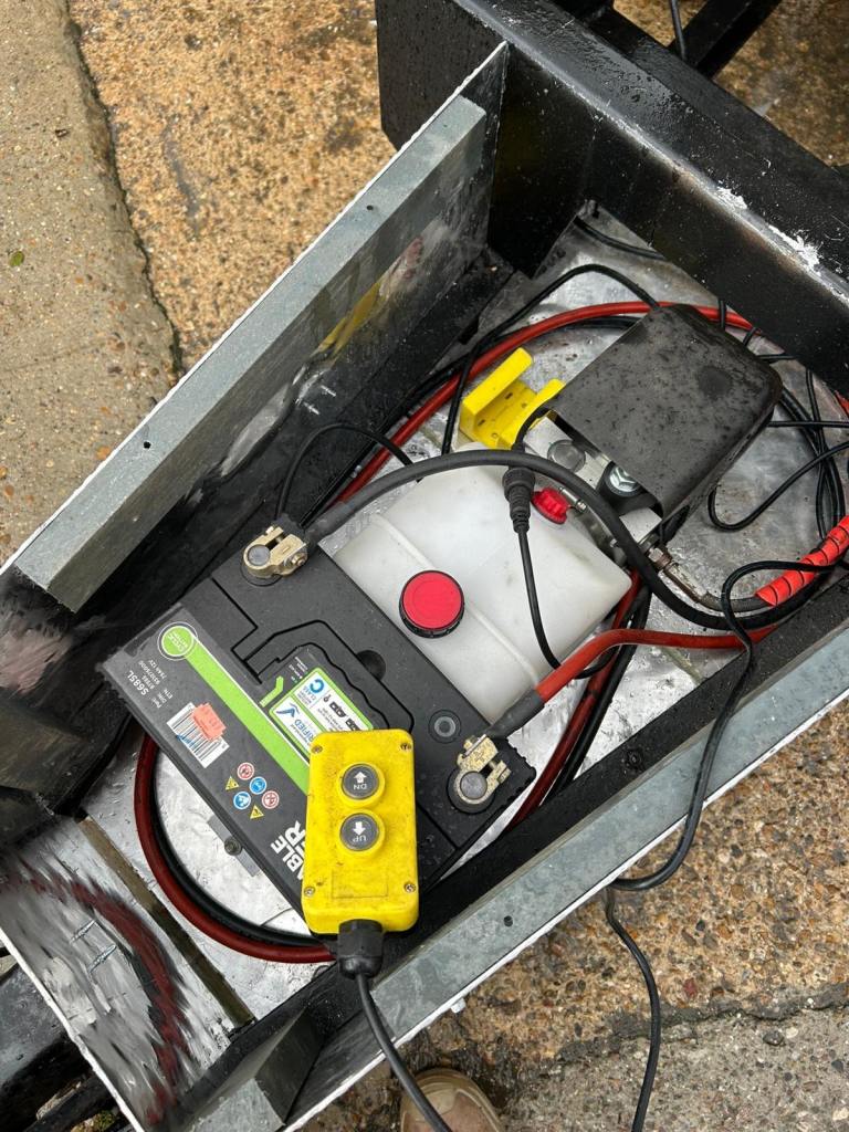 Hydraulic tipper trailer 