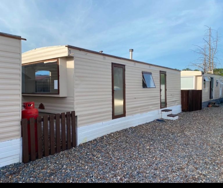 Mobile caravan to rent 2 bedroom 