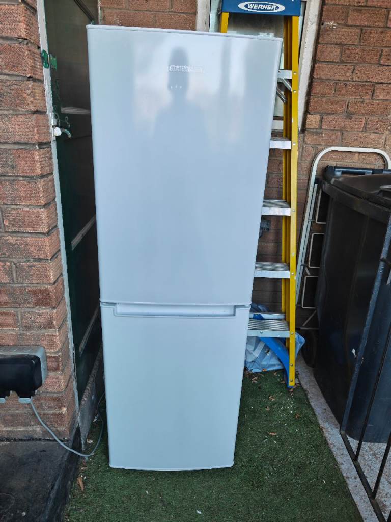 Small fridge freezer 