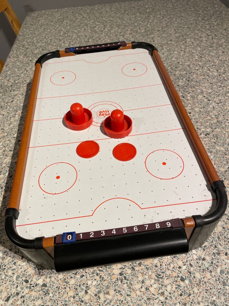 Mini air hockey 