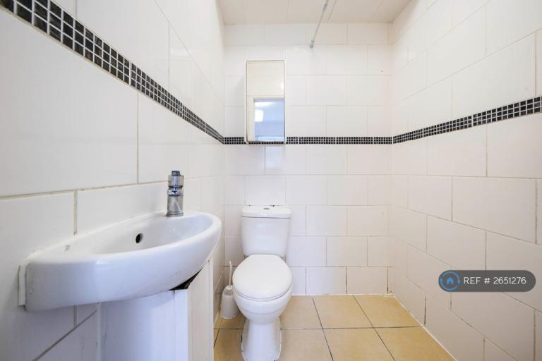 1 bedroom in Nelson Gardens, Whitton, TW3 (#2651276)