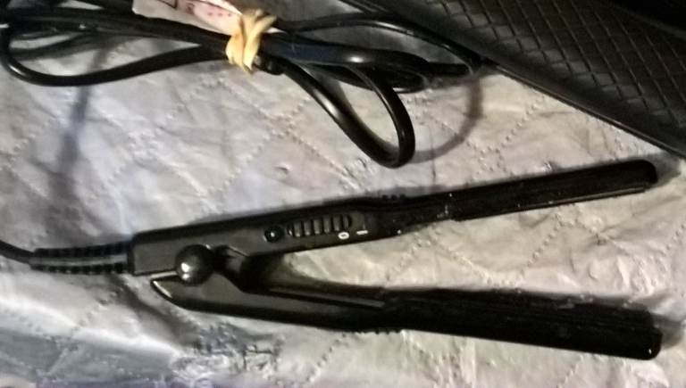  Mini hair straighteners