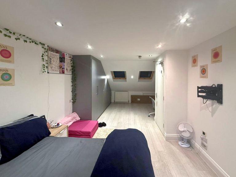 Large loft double en-suite to rent - available now 
