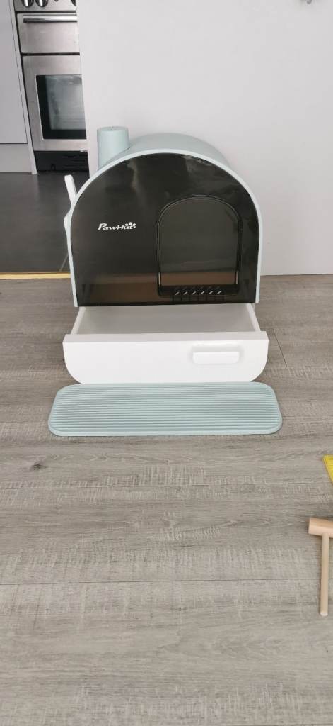 PawHut Cat Litter Box with scoop and filter