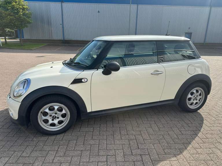 2011 Mini Cooper 1.6 LIMTED edition   Mot December 2026   Service history   2 keys   Ulez compliant 