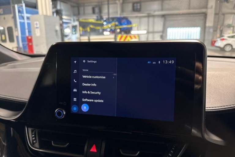 2022 Toyota C-HR 1.8 VVT-h GPF Design SUV 5dr Petrol Hybrid CVT Euro 6 (s/s) (122 ps) Automa SUV ...