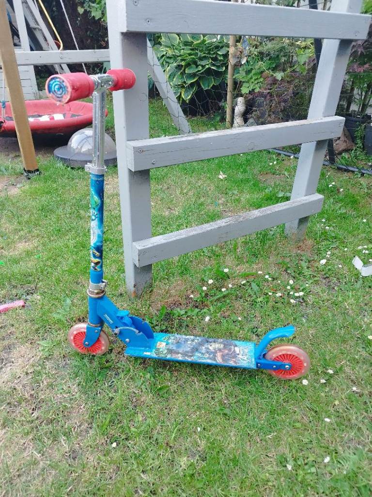 Kids marvel scooter 