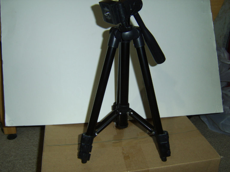 TRIPOD EXTENDABLE  CAMERA STAND