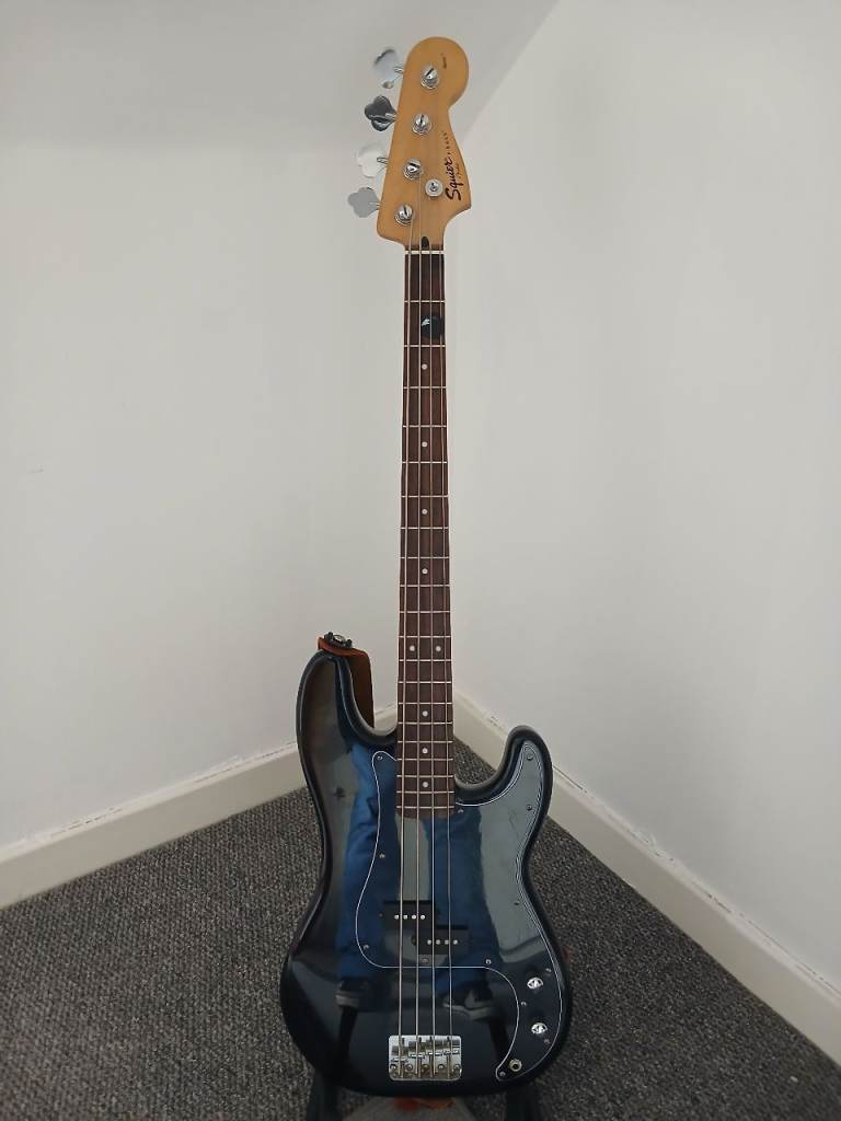 Squier Affinity Precision Bass Gloss Black