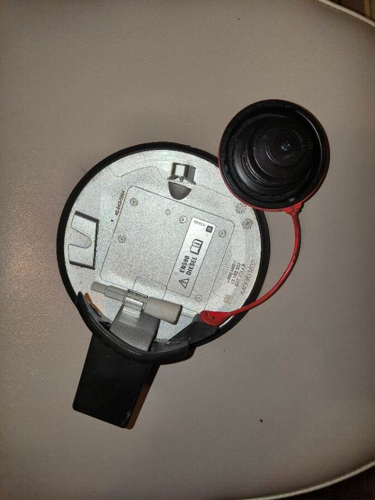 Vauxhall Corsa fuel flap and fuel filler cap 