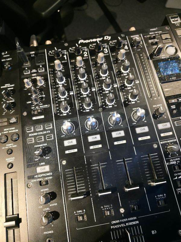 Pioneer DJM-900NXS2 4-Channel DJ Mixer With Box