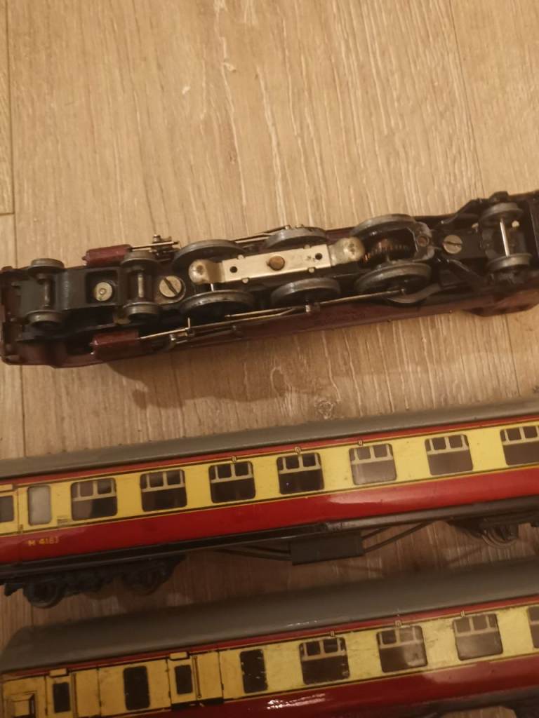 Vintage Model Train Set - Locomotive and Carriages