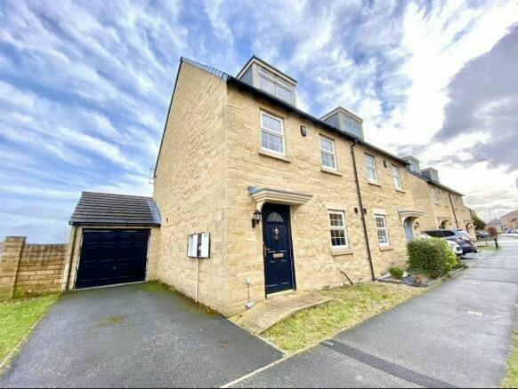 MODERN & SPACIOUS FAMILY HOME – 3 BEDROOMS OVER 3 FLOORS | SOUGHT-AFTER LOCATION