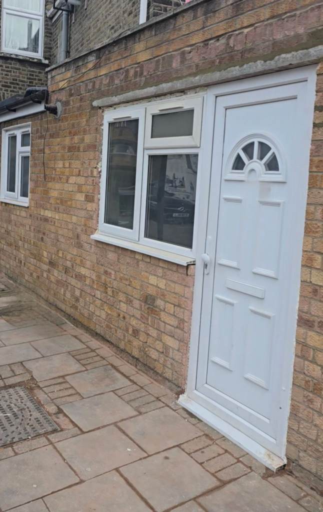 One Bed Flat TO LET - Newly Refurbished 