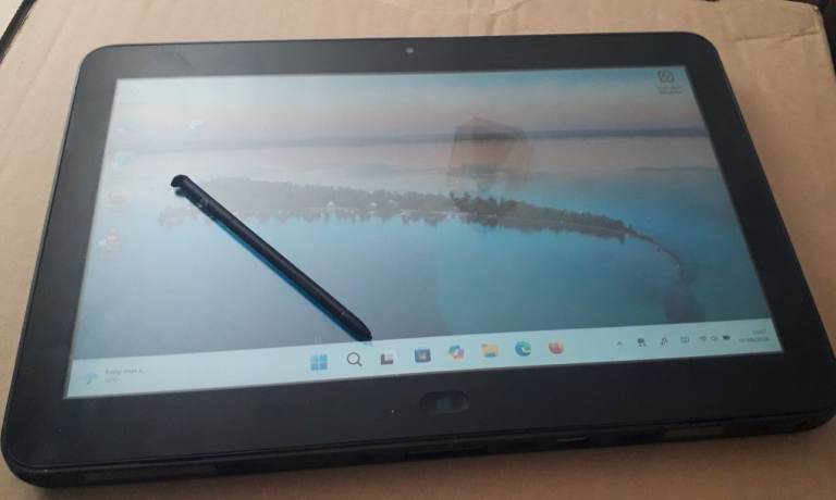 HP i3 Windows 11 Tablet Laptop - 256gb SSD School Kids Office Travel Camper Caravan *FREE DELIVERY*