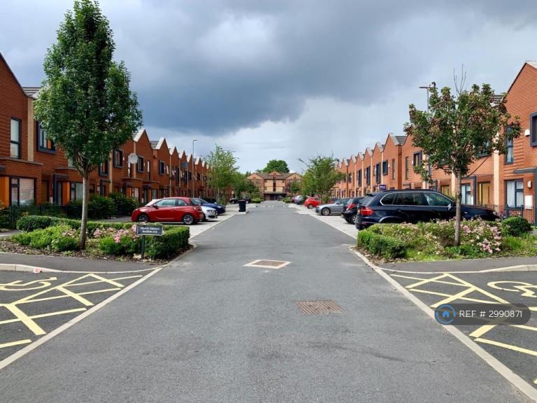 3 bedroom house in Amersham Park Road, Salford, M6 (3 bed) (#2990871)