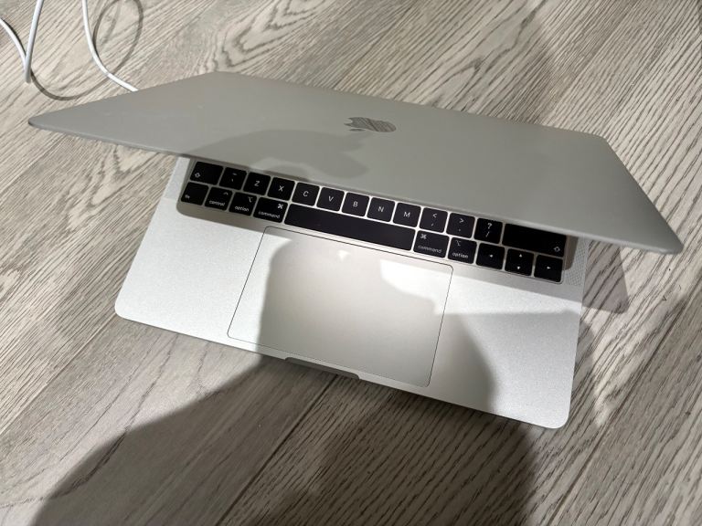 image for CYCLE COUNT 140 , MACBOOK PRO 2019 13” LAPTOP I5, 8GB RAM, 256 GB SILVER EXCELLENT CONDITION,