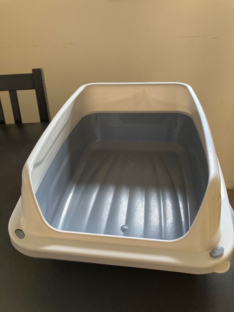 Cat litter tray