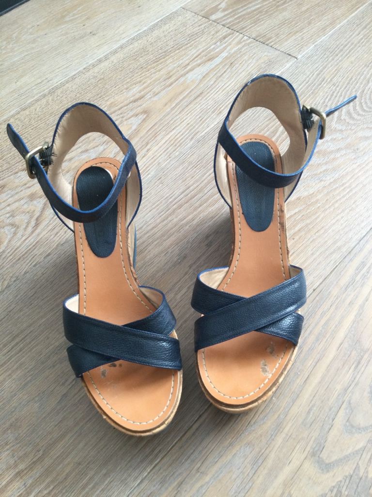 Chic Women’s platform ankle strap sandals, size 7