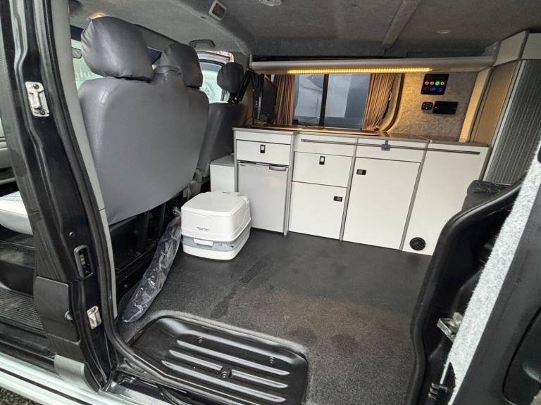 Vauxhall vivaro 2 berth camper 5 seats and 5 belts in good condition 