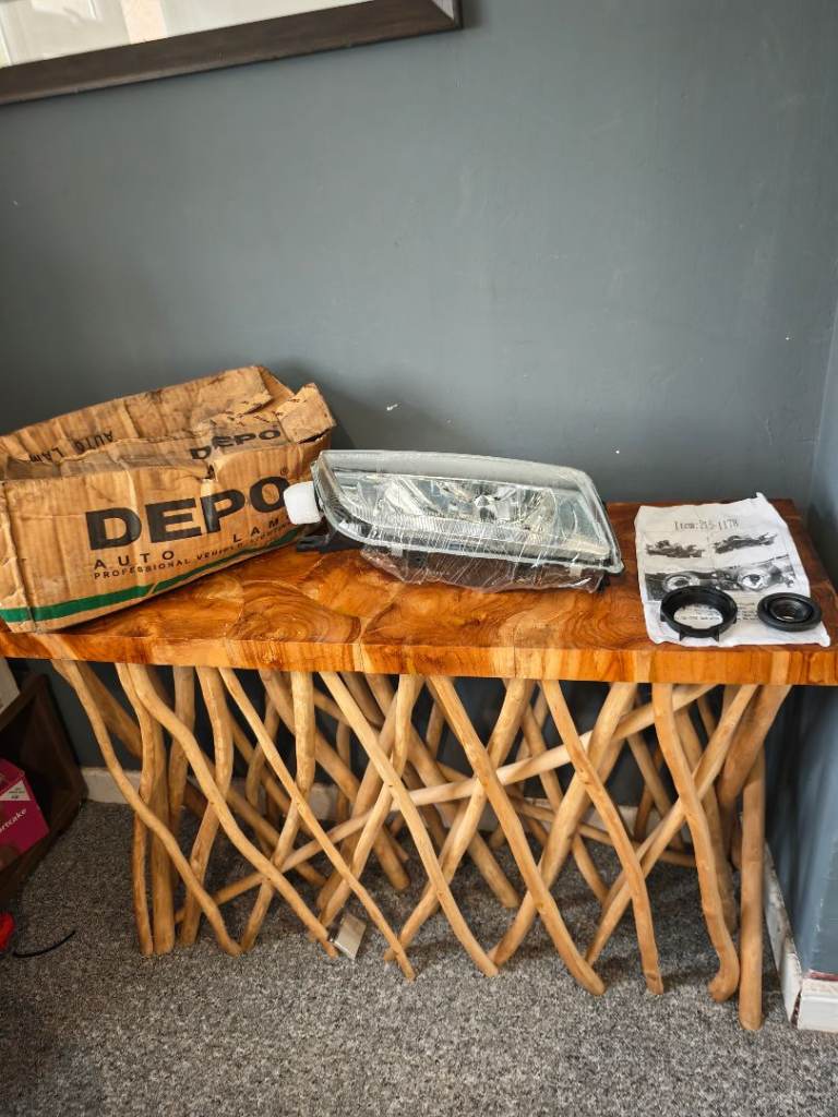 NEW NISSAN ALMERA OS FRONT HEADLAMP 1995