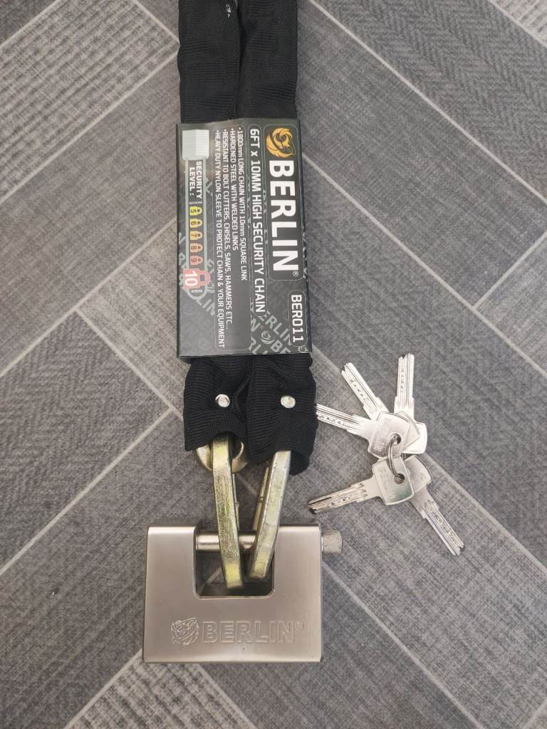 NEW BERLIN heavy duty Chain lock 10X1800 6FT long chain with padlock and 5 keys £50 no offers 