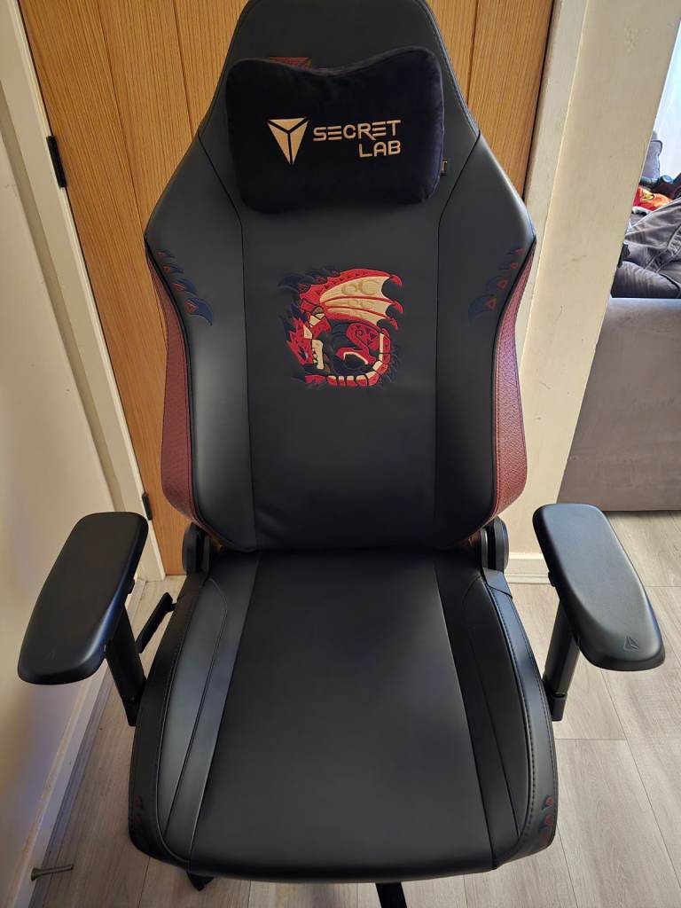Secretlab Gaming Chair Titan Evo Retail £500+ - Black, very good Condition