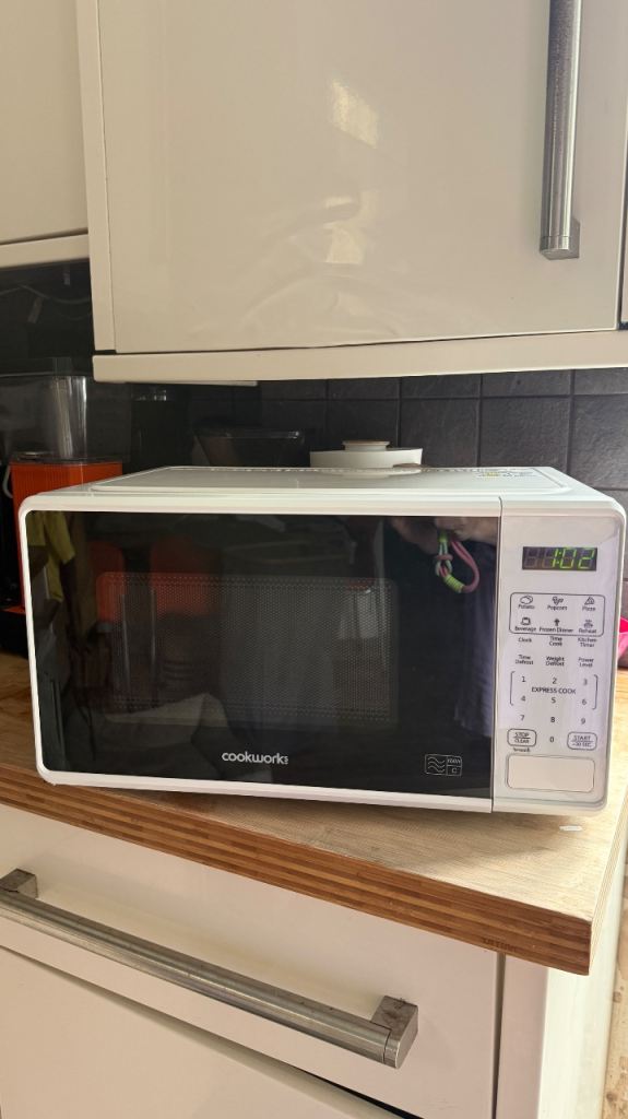 Cookworks 700W Digital Microwave - White 