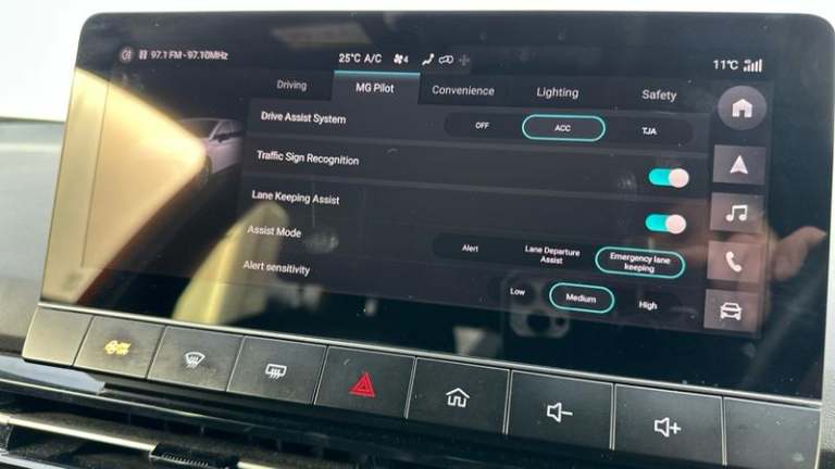 2023 MG MG4 64kWh Trophy Long Range Hatchback 5dr Electric Auto (203 ps) Automatic Hatchback Elec...