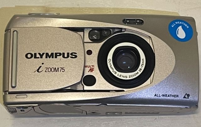 Olympus i Zoom 75 35mm film camera, Olympus 28–75mm zoom lens