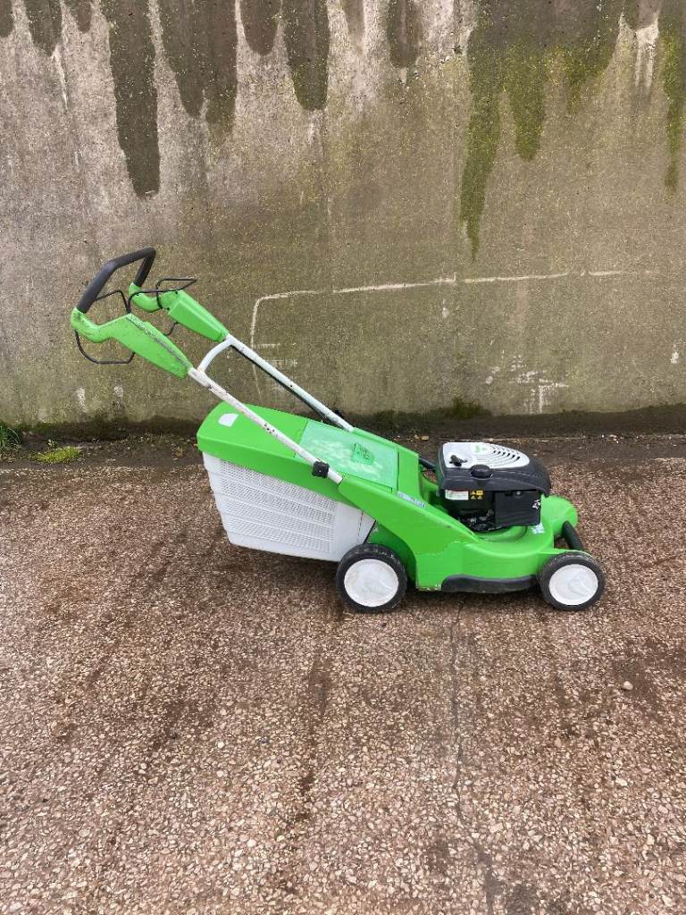 VIKING MB 650.0T SELF PROPELLED PETROL LAWNMOWER FOR SALE.