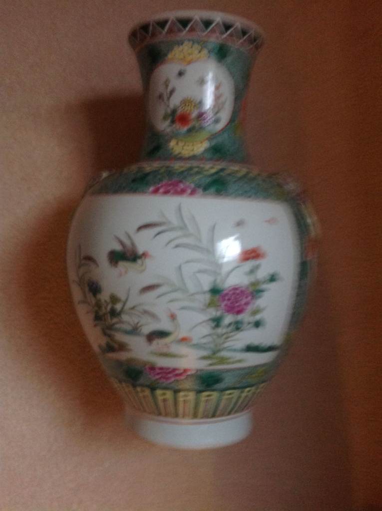 Large Chinese Vase Bearing The Reign Mark of Kangxi 