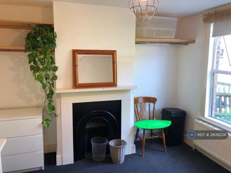 5 bedroom house in Acre Road, Kingston Upon Thames, KT2 (5 bed) (#2808234)