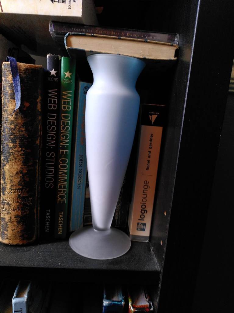 Baby blue spring vase 