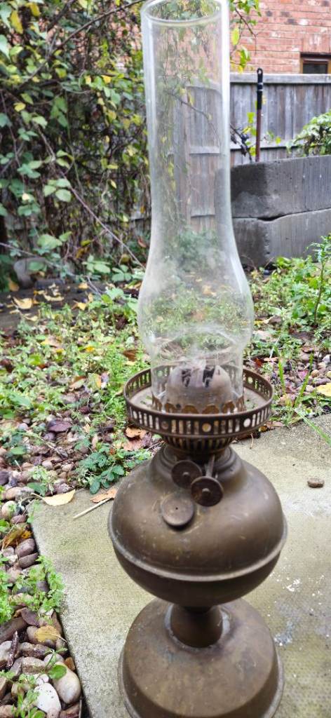 Vintage Brass Oil Lamp – Fair Condition