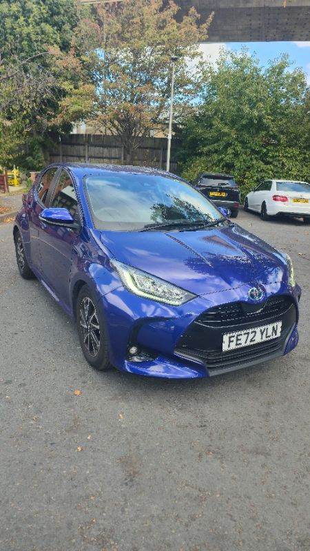 Toyota yaris hybrid 72reg 5dr blue