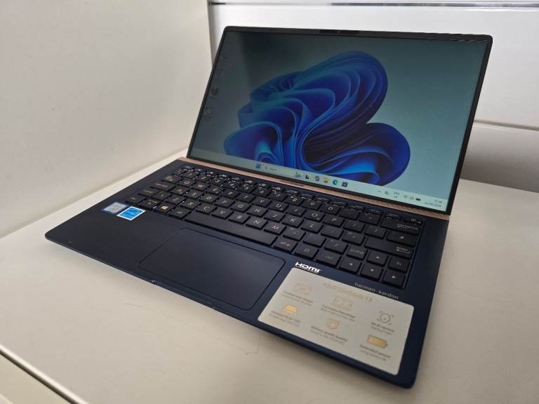 Asus Zenbook UX333 13inch laptop Intel i7, 500GB SSD