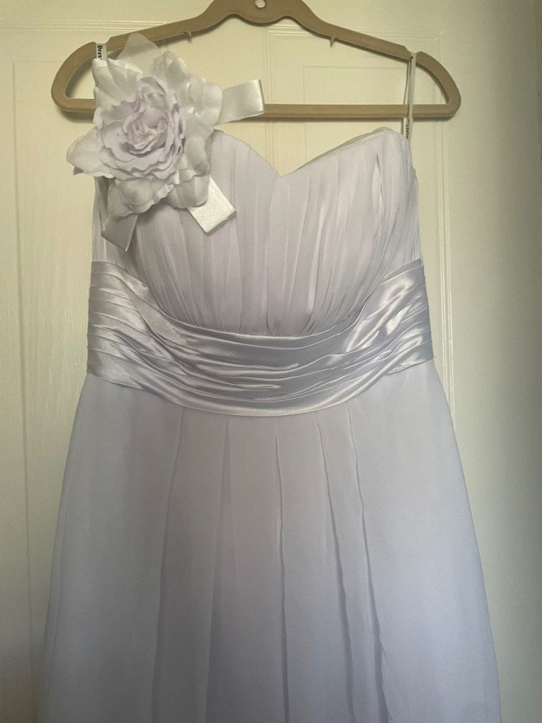 Beautiful White Wedding Dress with Floral Detail – As Good As New