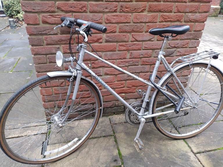 Classic Peugeot mixte frame bike- 21 inch frame medium to tall Teddington ready to rider